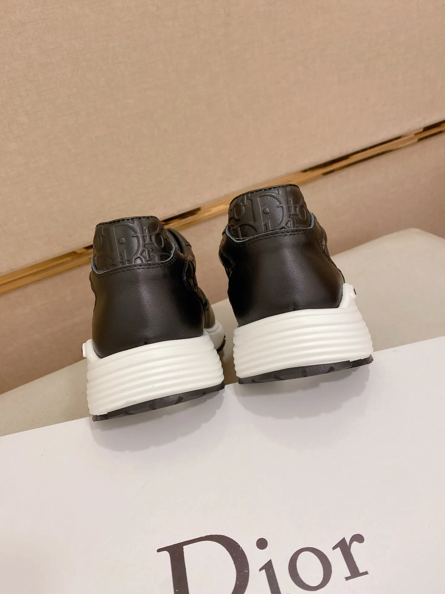 Men's shoes💰: 462💰 [Dior·Dior] New casual sports style men's shoes, new spring and summer design, perfect workmanship, lace-up style to create wardrobe quality, upper: imported first-layer cowhide, sheepskin lining is soft and comfortable, ultra-light TPU wear-resistant outsole, simple, versatile fashion men's shoes, excellent color code number 38--44. Can be customized 45 non-returnable